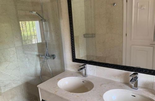 Nice villa with a garden - Photo 22