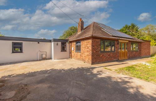 Bagworth House - Spacious 4BR Bungalow in Leicestershire - Photo 32