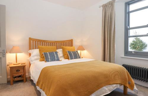 The Cottage on The Square - Photo 24