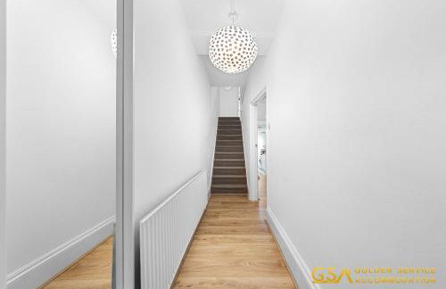 Stylist and Cosy 3 Bed House Leytonstone Sleeps 7 - Foto 6