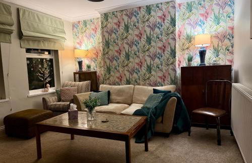 The Lily•Central Beeston•Private Apartment•SmartTV•Free Wi-Fi•Tram• - Photo 2