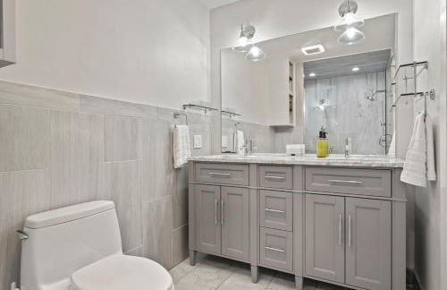 Upscale Azure by Saratoga Stays - Photo 23