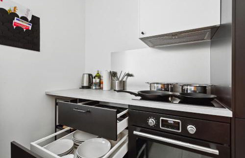 Groß, modern, vollausgestattet, gemütlich mit Küche und Parkplatz für Urlaub oder Business - Foto 20