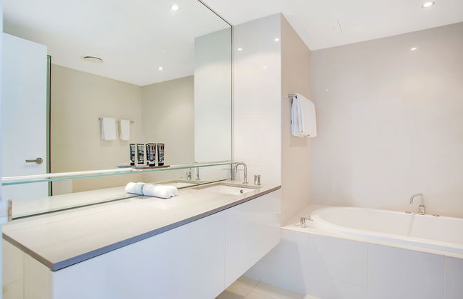 Mantra Circle on Cavill - Photo 62