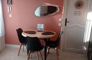 Le Mas Synaé- Joli studio classé 3étoiles avec terrasse et piscine - Foto 1