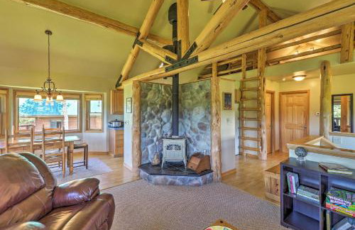 Quiet Trego Resort Home with Lake, Pavilion and Trails - Foto 3