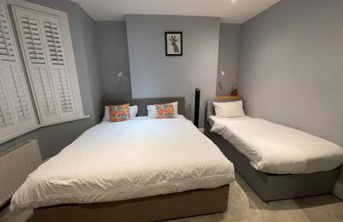 Huge 6-Bedroom House in Greenwich, Sleeps 12 - Foto 3