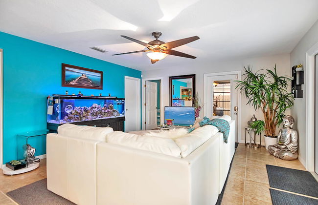 Urban Oasis W/hot Tub, Heated Pool And Private Movie Theater 2 Bedroom Home by RedAwning - Foto 20