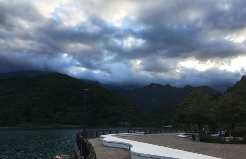 Casa a schiera fronte lago con giardino - Foto 28