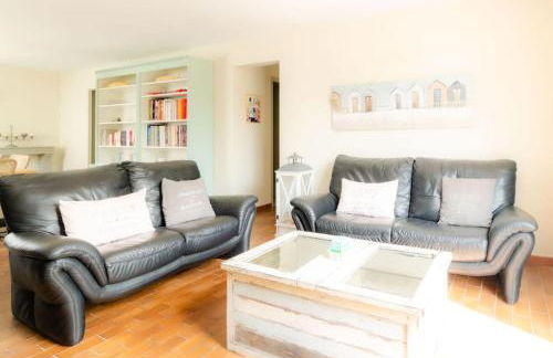 Très agréable villa avec barbecue - Foto 9