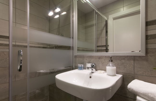 Lovely and Central 4 BR Apartment - Photo 45