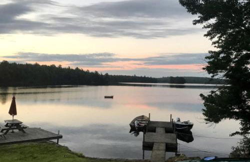 Lakefront Cabin Rental with Large Screen Porch near Baxter State Park, Maine - Foto 4