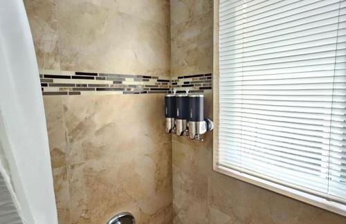 Prime Location Gateway with Pool & Patios, Near Beaches, Groceries and Restaurants - Photo 60