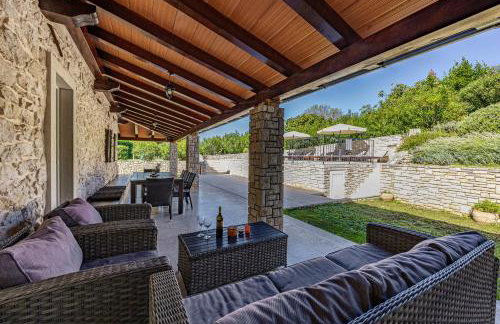 Charming Villa Antoana for families and kids in Labin - Rabac with kids playground & private pool - Foto 25