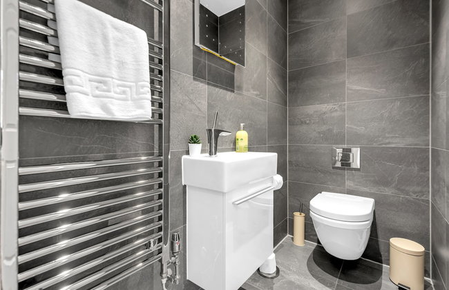 MySquare Vibrant and Sleek 2 Bed Apartment in Artillery Lane - Foto 23