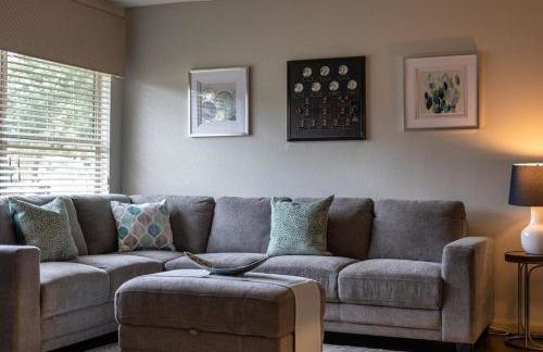 Serene POOL & Firepit in Stunning Home By Airport - Foto 20