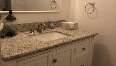 Spacious 2300SF, Recently Rehabbed, Large Living! - Foto 2