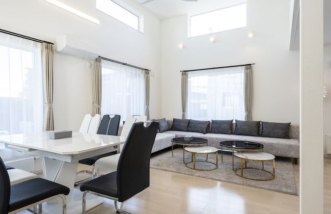 THE LUNA LOUNGE - Photo 72