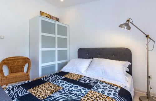 Serene Rural Villa with Pool, Sun Deck, and Children's Play Area - Five Bedroom Villa - Foto 55