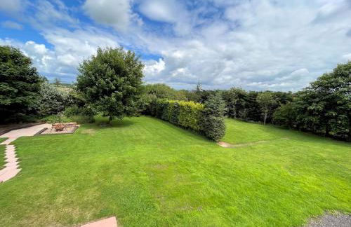 Spectacular 7BR House Hot Tub and Gardens in Gretna - Pass the Keys - Foto 80