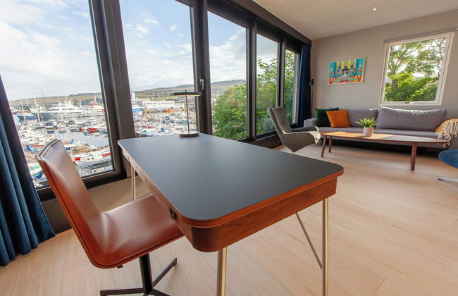 Stunning Marina View - Brand New - City Center - Photo 32