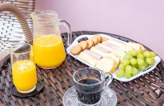 Studio completo com ar, garagem e varanda espaçosa - Ideal para 3 pessoas - Foto 8