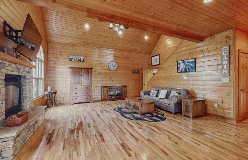 Peaceful Waterfront Retreat Sleeps 8 Dock is available & Grill - Photo 6