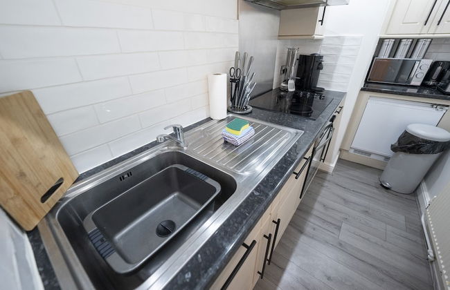 Modern Townhouse Apartment in Stratford Upon Avon With Wifi & Netflix - Photo 17