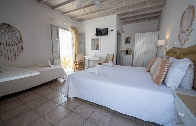 Mykonos Twins - Photo 14