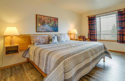 Resort-Style Klamath Falls Home, Golf Course View! - Foto 11