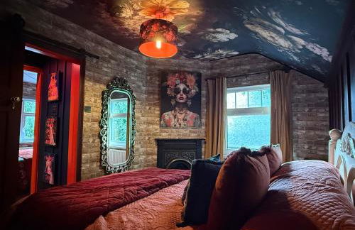 The Funky Hideaway with Hot Tub - Foto 17