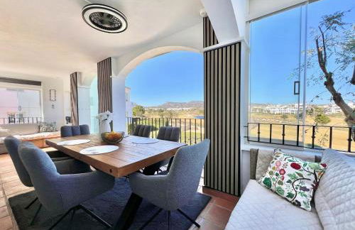 Stunning front line apartment with golf and mountains view - Foto 1