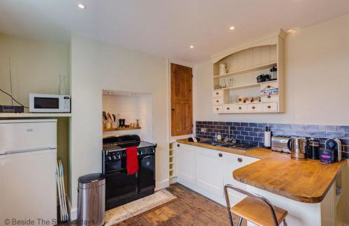 Coastguards Lantern - Photo 11