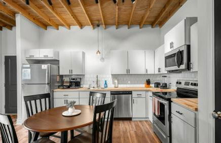 Charming & Spacious Hideaway by Downtown Bryan - Photo 10