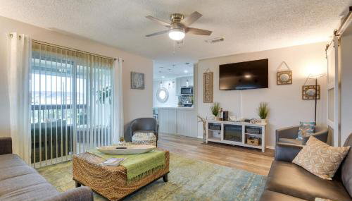 Less Than half Mi to Beach! Hot Tub Haven in Galveston - Foto 3