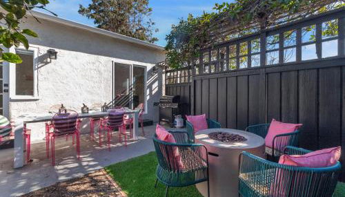 Classic Beach Bungalow - Parking, Private Patio & Pet Friendly! - Foto 3