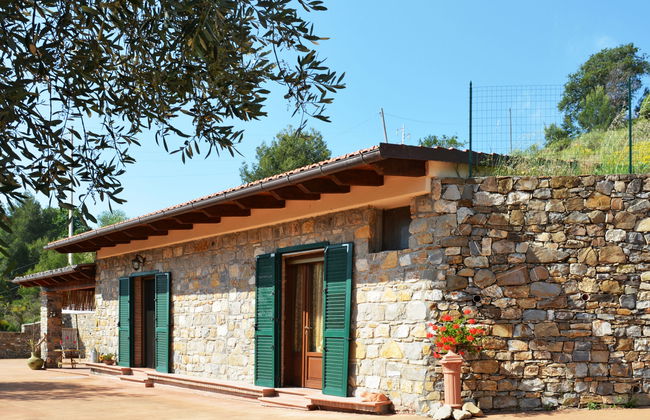 2 bedroom House in Cipressa with private pool and garden - Photo 2