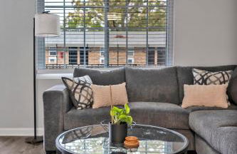 Duke - Pet Friendly 1BR with Gym & Pool - Foto 14