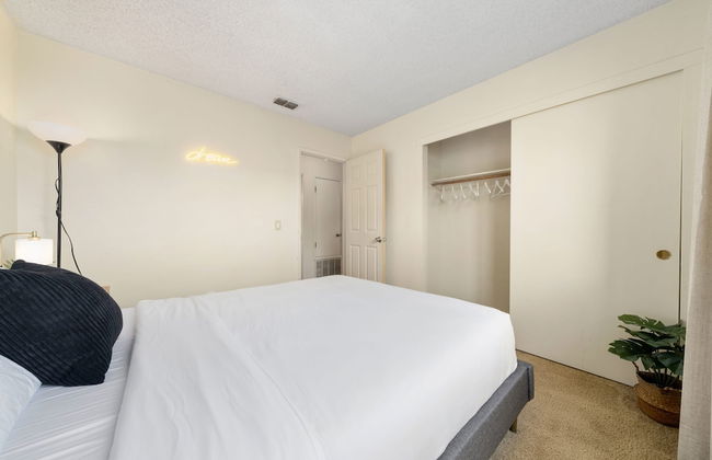 Delightful Home w Fireplace Patio Fire Pit - Foto 15