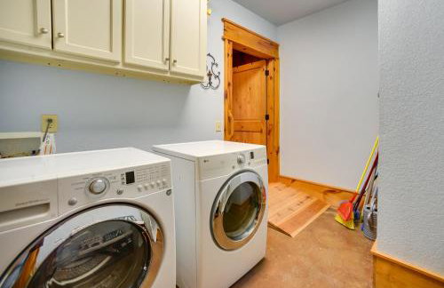 Luxurious Lakefront Paradise in Scottsboro with Dock - Foto 21