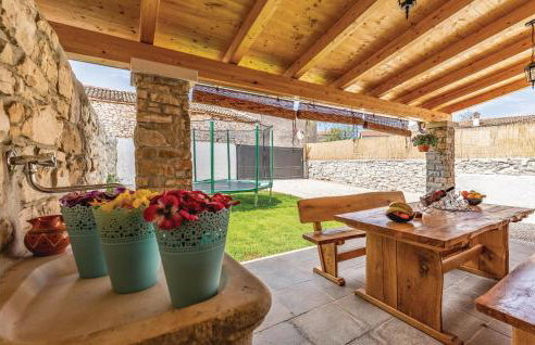 Gorgeous Home In Peruski With Wifi - Foto 7