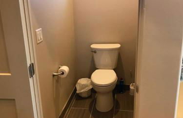 Barnwood Chateau with 2 Master Suites Hot Tub - Foto 29