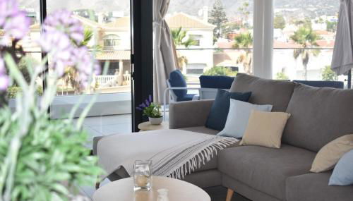 Luxury complex beachfront apartment, infinity pool, sauna, gym and large terrace - Foto 4