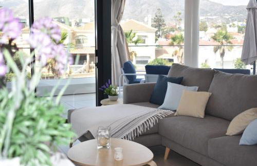 Luxury complex beachfront apartment, infinity pool, sauna, gym and large terrace - Foto 4