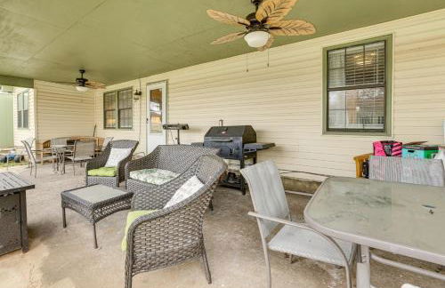 Pool and Large Covered Patio! Decatur Family Getaway - Foto 28