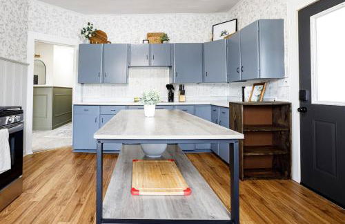 King Size Bed, Near Hwy, Work Desk, Close Parking - Foto 22