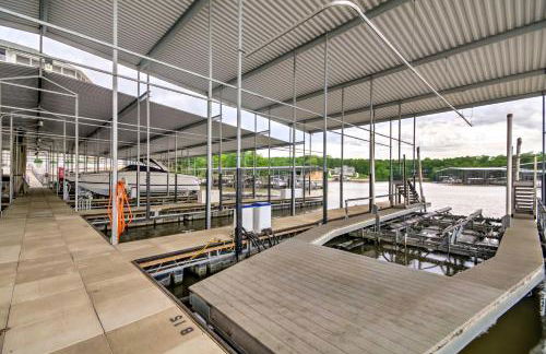 Lakefront Osage Beach Condo Dock Your Boat Here! - Photo 33