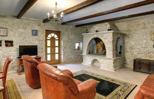 Holiday Home in Rojnici With Private Pool - Photo 26