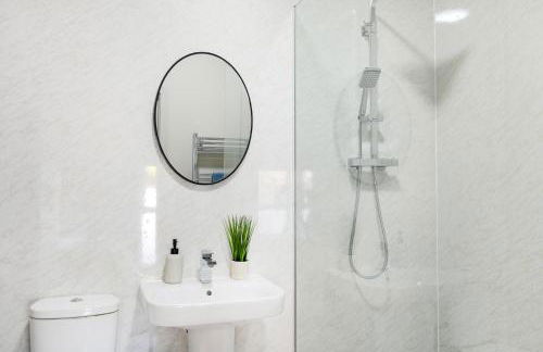 Brand New 1-Bed Flat With Free Parking - Foto 17