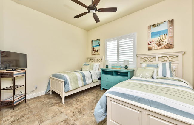 Amalfi Vacation Rental: Stylish 3-BR Retreat Steps from Vanderbilt Beach. Relax by the Private Pool and Enjoy Modern Amenities. Ideal for Families with Easy Access to Mercato and Local Attractions - Foto 6